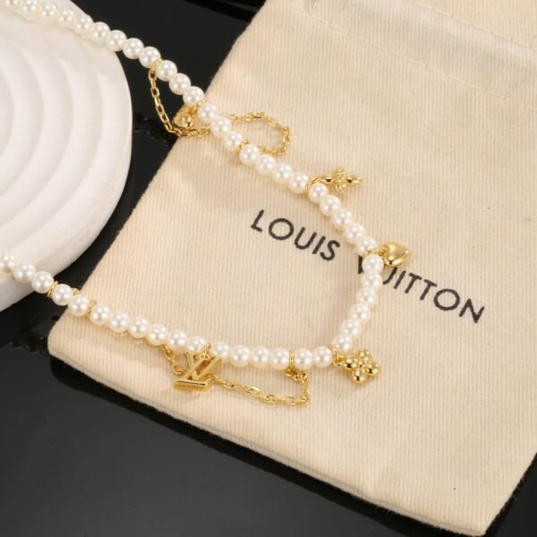 Louis Vuitton letter Pearl necklace