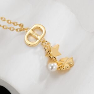 windows1746291588521_2139103277810834934.jpg.jpg Dior four-leaf clover necklace