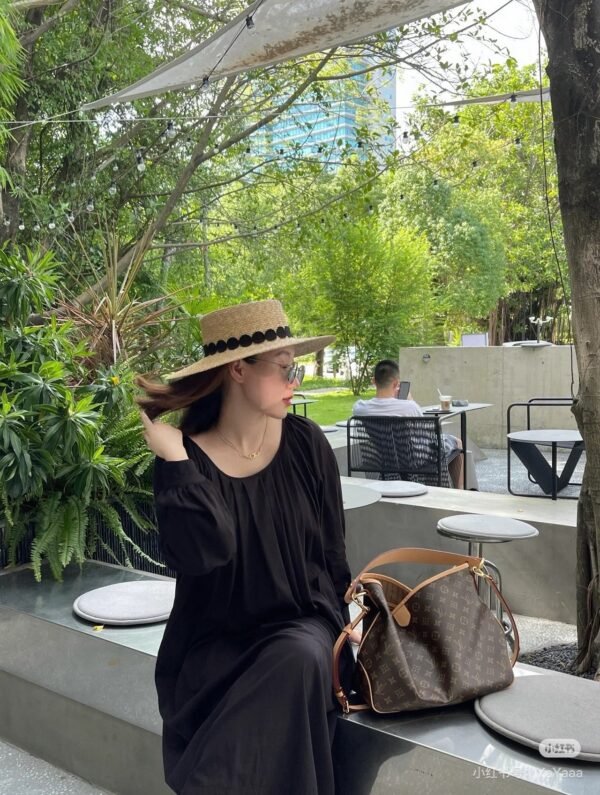 LV shopping bags, in two sizes