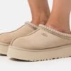 UGG thick-soled shoes.