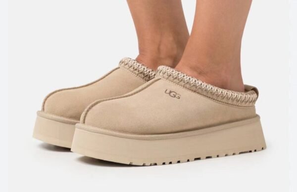 UGG thick-soled shoes.