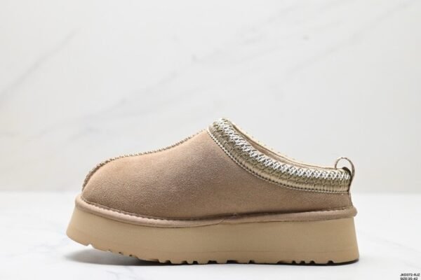 UGG thick-soled shoes.