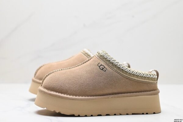 UGG thick-soled shoes.