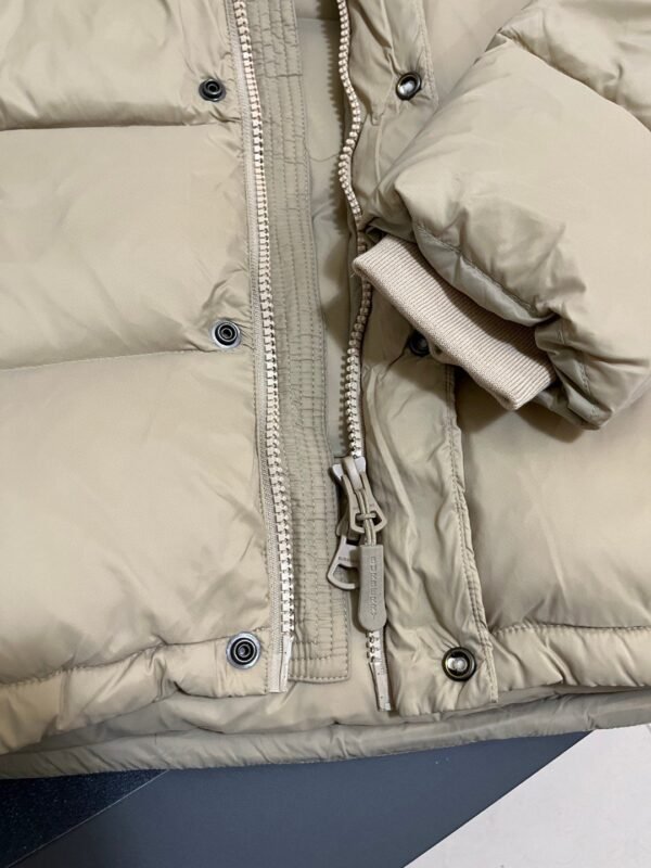 Burberry detachable hood long sleeve winter down jacket for men and women