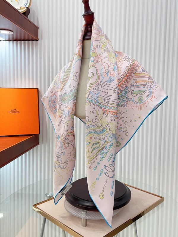 Hermès silk scarf dimensions: 90cm x 90cm