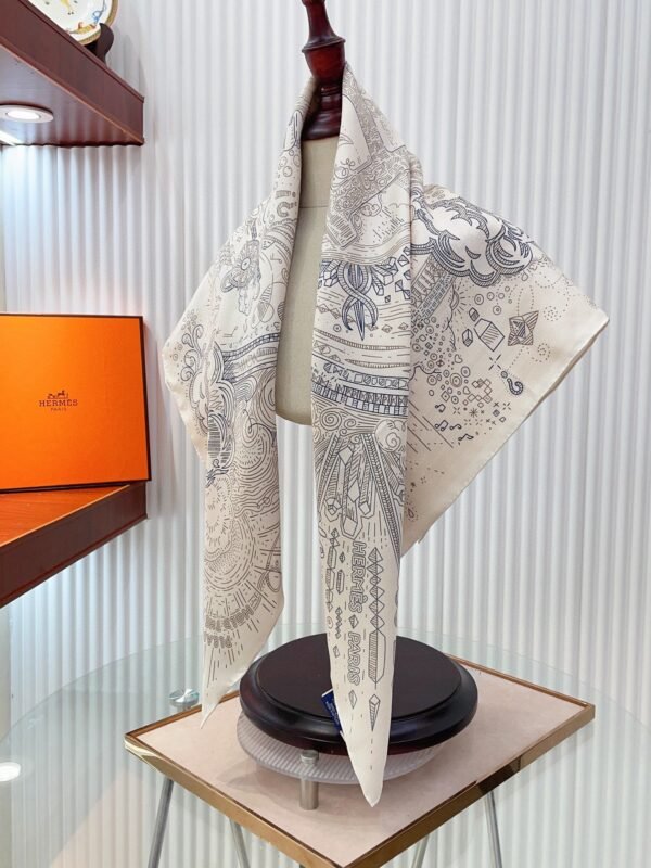 Hermès silk scarf dimensions: 90cm x 90cm