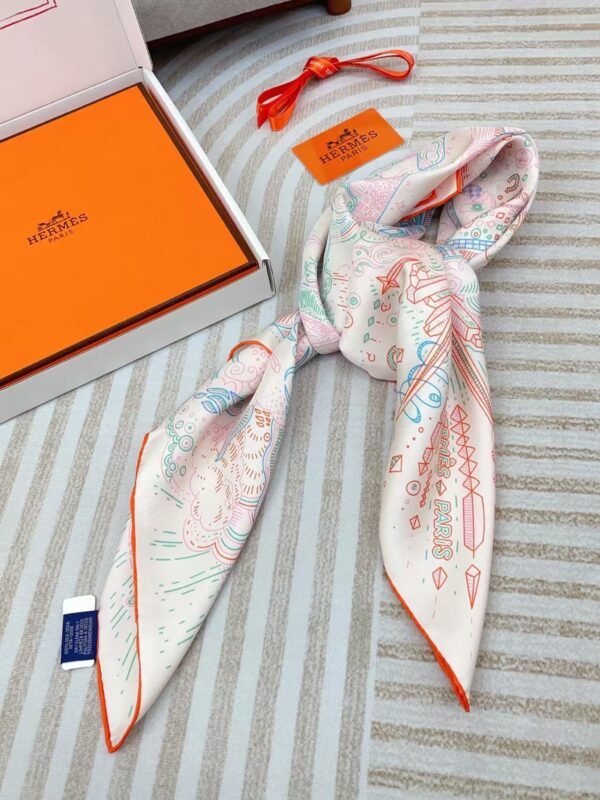 Hermès silk scarf dimensions: 90cm x 90cm