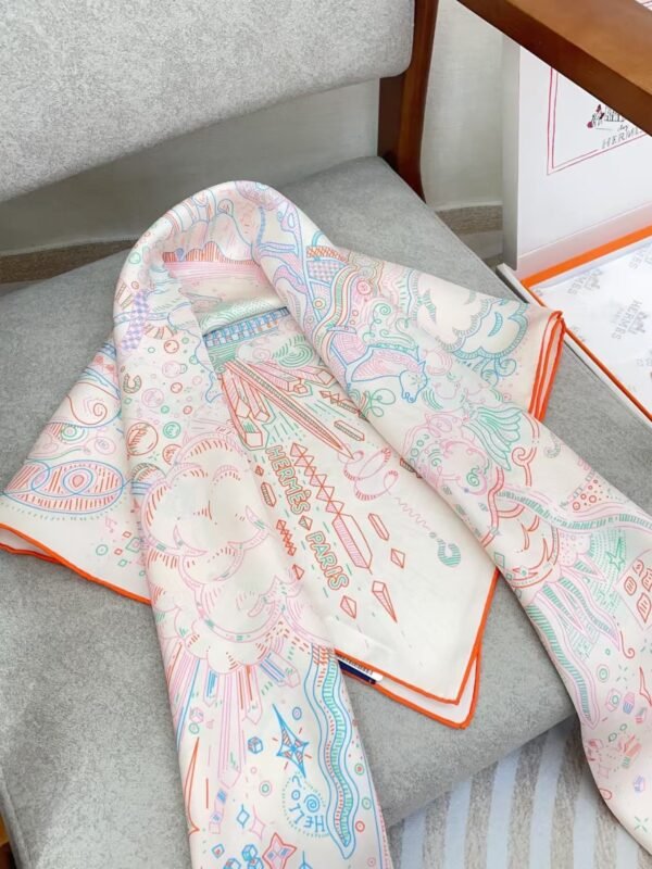 Hermès silk scarf dimensions: 90cm x 90cm