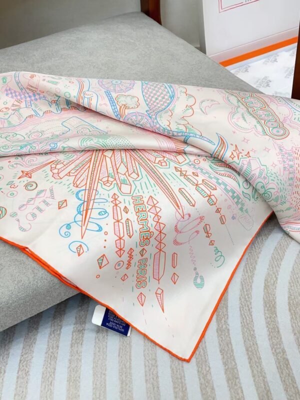 Hermès silk scarf dimensions: 90cm x 90cm