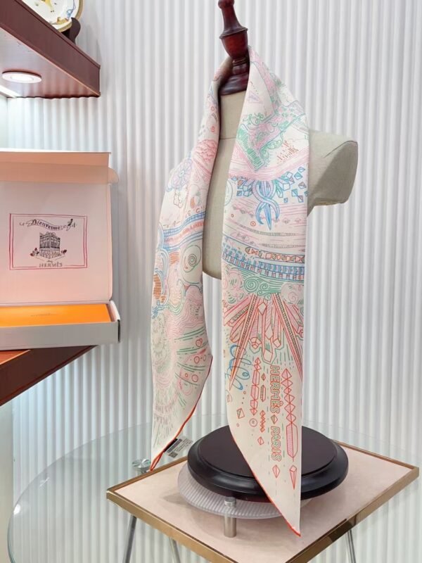 Hermès silk scarf dimensions: 90cm x 90cm