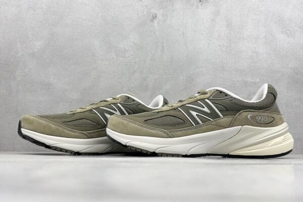 New Balance  Sports shoes