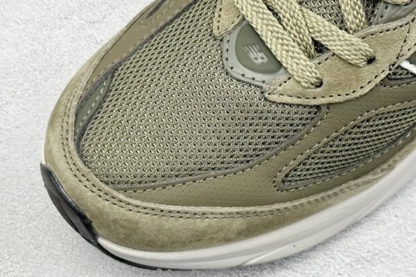 New Balance  Sports shoes