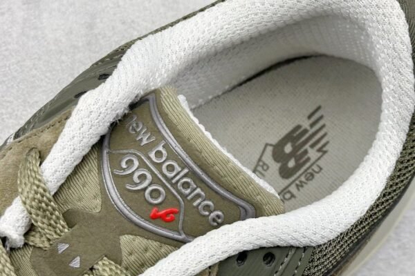 New Balance  Sports shoes