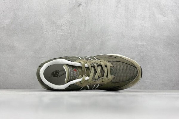 New Balance  Sports shoes