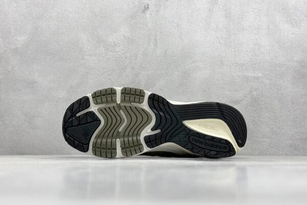 New Balance  Sports shoes
