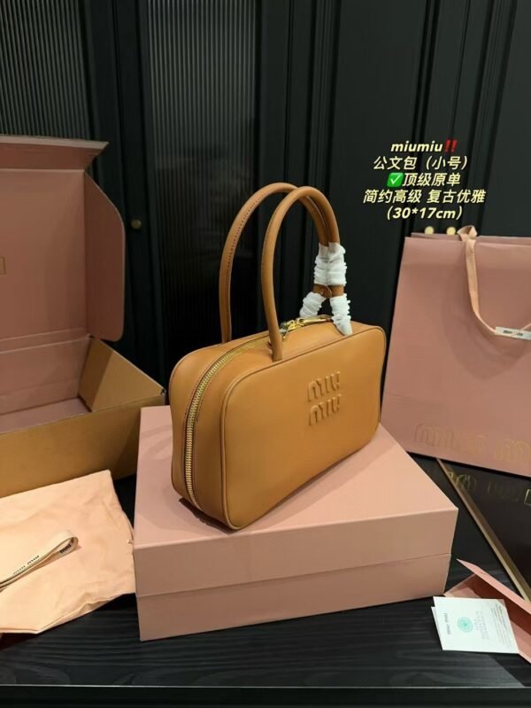 miumiu bowling bag 30x17cm