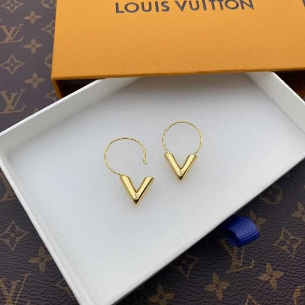Louis Vuitton Flower Series White Shell Asymmetric Earrings Premium Edition