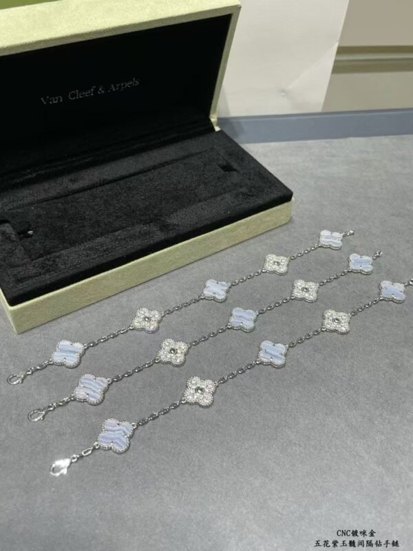 Van Cleef & Arpels Fritillaria 18K four-leaf clover bracelet original