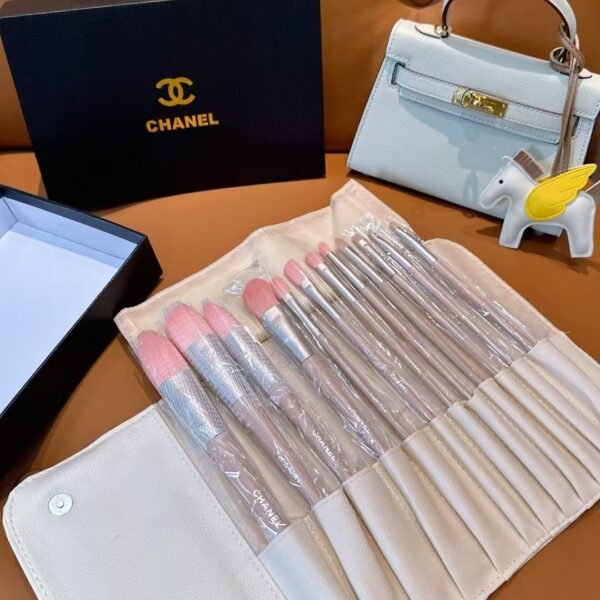 Hermes makeup brushes