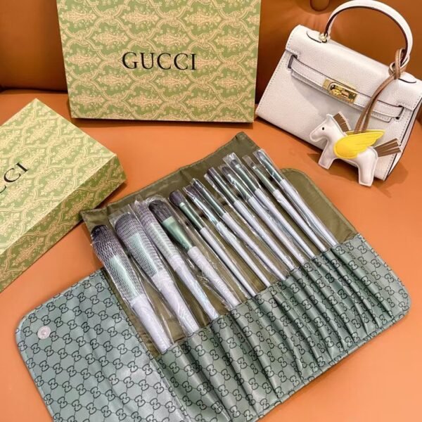 Hermes makeup brushes