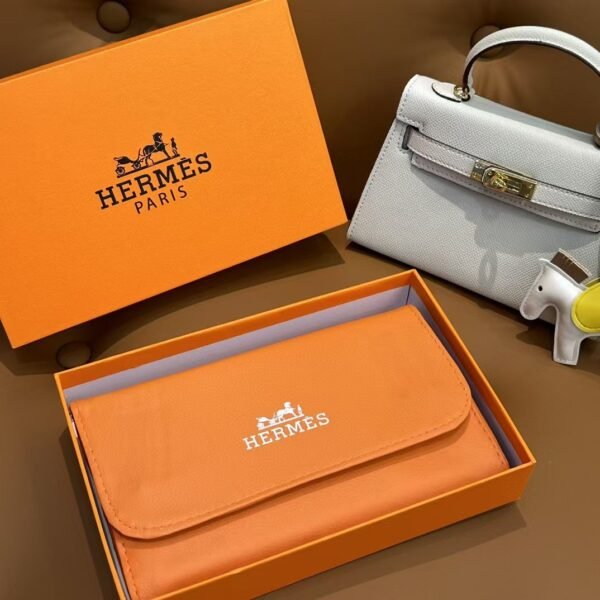 Hermes makeup brushes