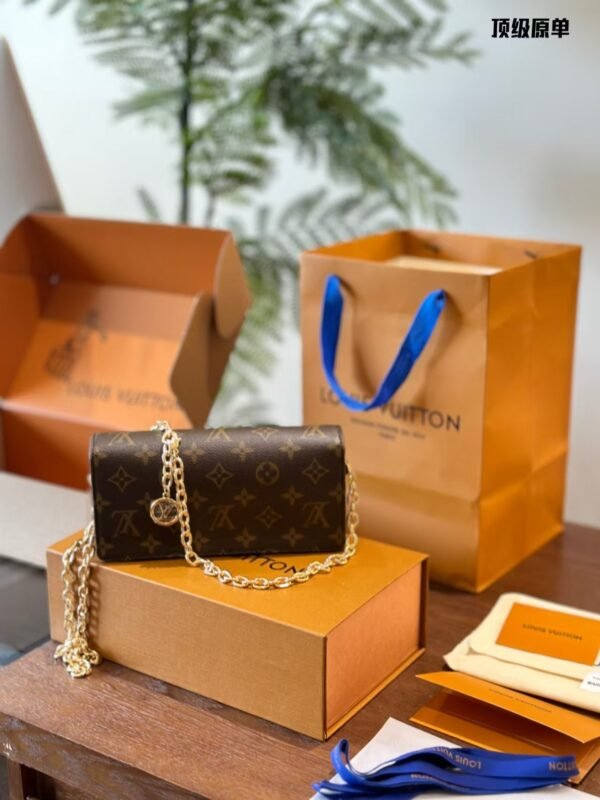 Louis Vuitton bag 20.7×10.2×3.5cm
