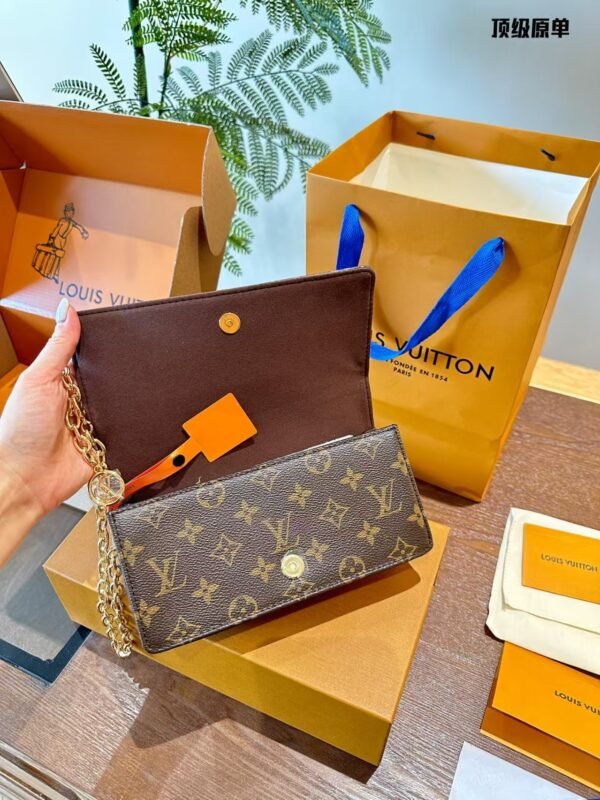 Louis Vuitton bag 20.7×10.2×3.5cm