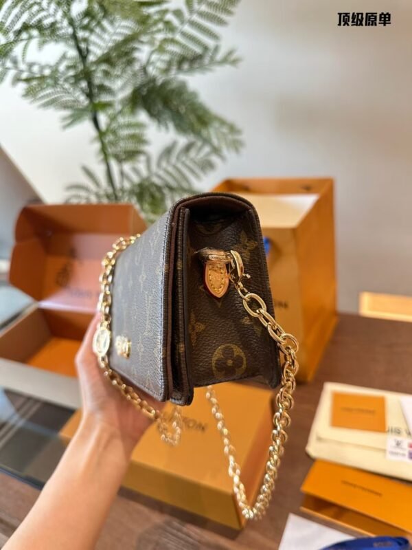 Louis Vuitton bag 20.7×10.2×3.5cm