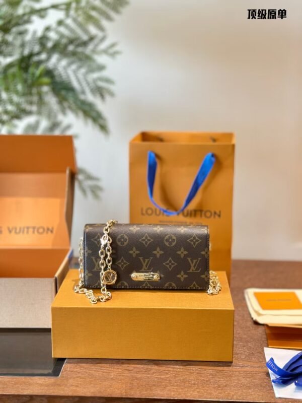 Louis Vuitton bag 20.7×10.2×3.5cm