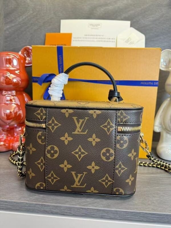 Louis Vuitton cosmetic bag 19x13x11cm