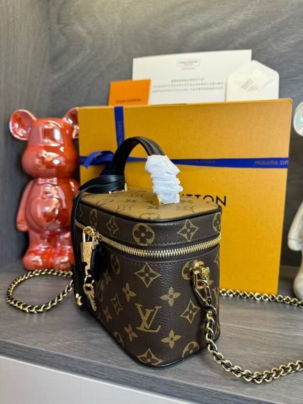 Louis Vuitton cosmetic bag 19x13x11cm