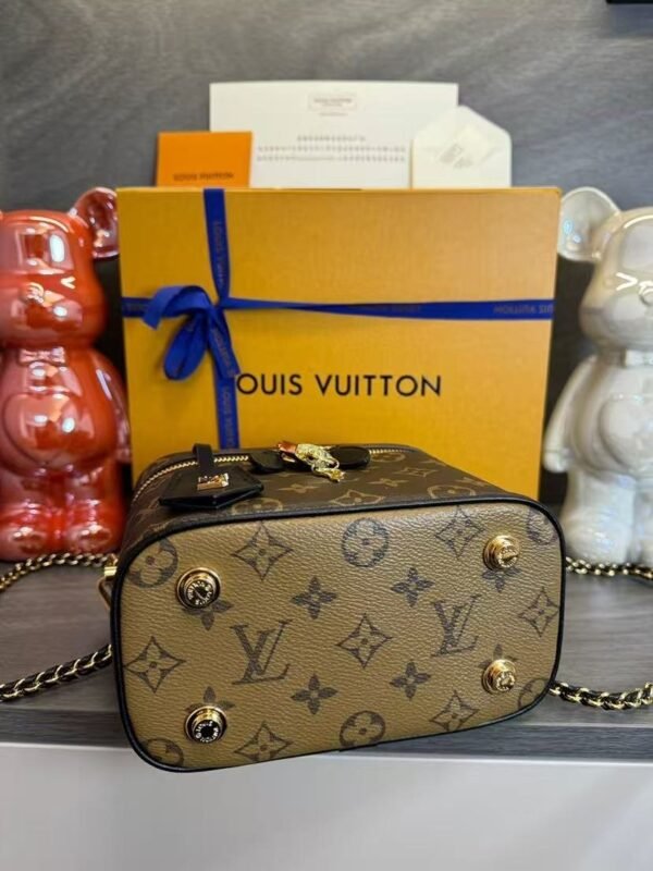 Louis Vuitton cosmetic bag 19x13x11cm