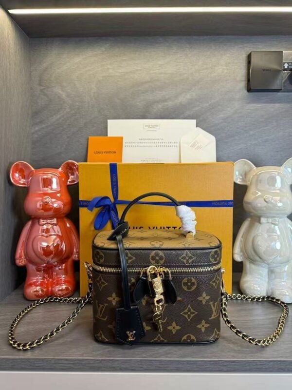 Louis Vuitton cosmetic bag 19x13x11cm