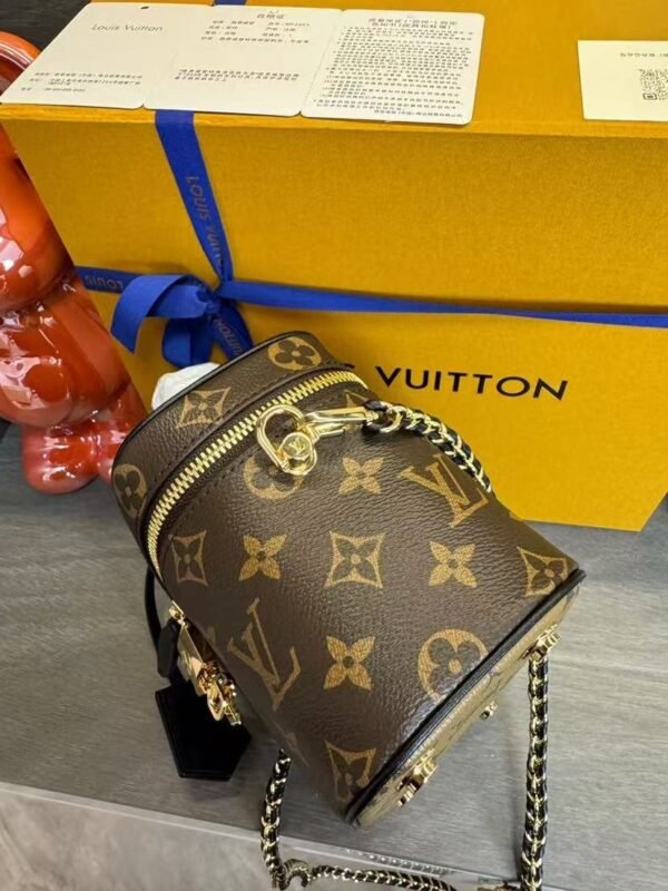 Louis Vuitton cosmetic bag 19x13x11cm