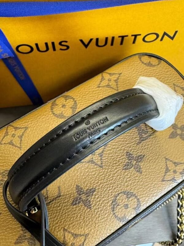 Louis Vuitton cosmetic bag 19x13x11cm