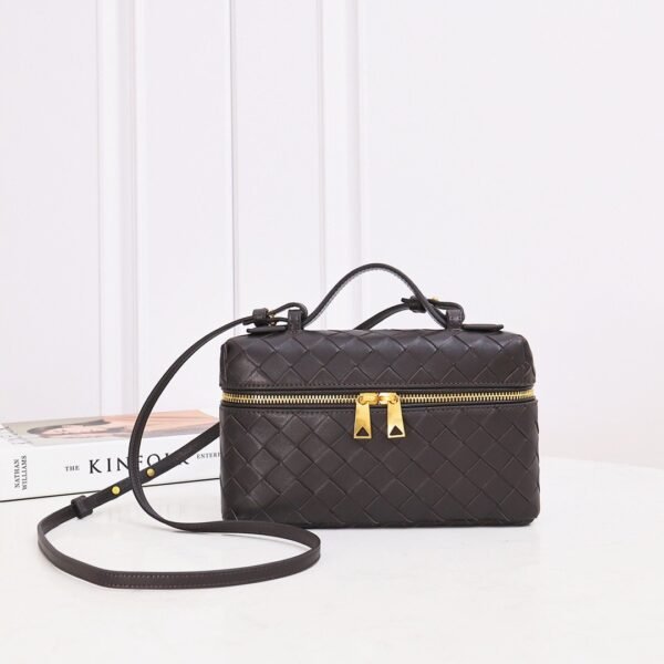 Bottega Veneta Classic Handbag Chocolate Brown 22×12.5x5cm