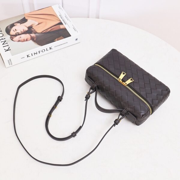 Bottega Veneta Classic Handbag Chocolate Brown 22×12.5x5cm