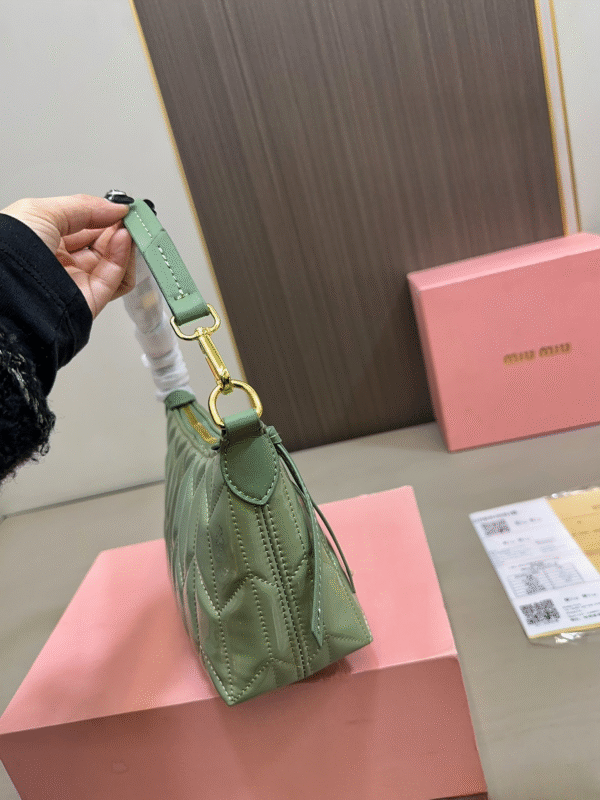 miumiu handbag 20x13cm