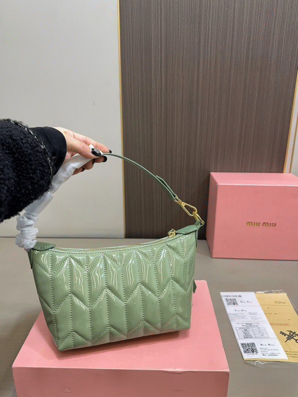 miumiu handbag 20x13cm