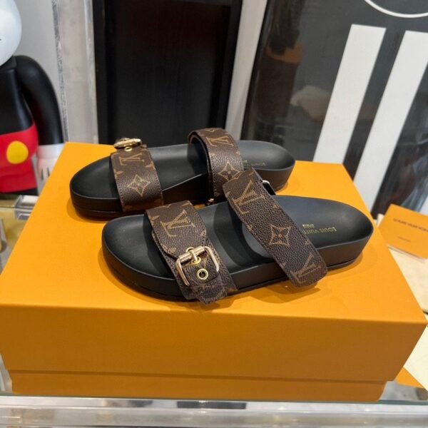 Louis Vuitton Summer Slippers