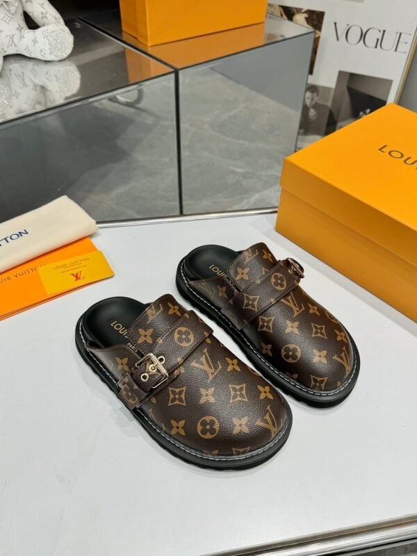 Louis Vuitton Slippers