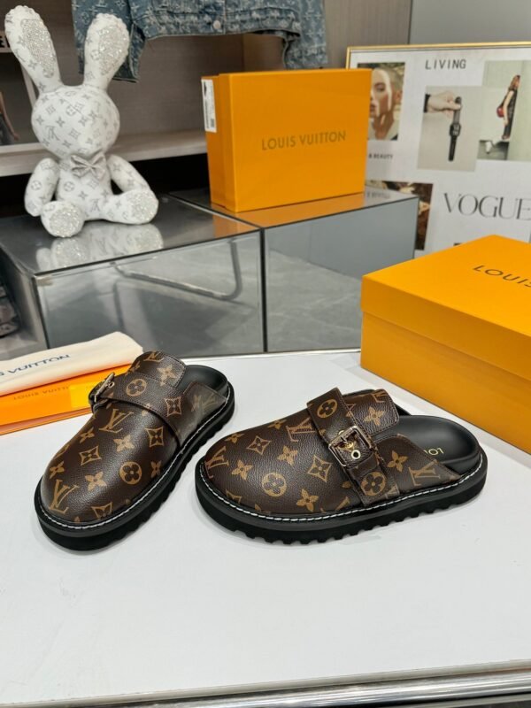 Louis Vuitton Slippers