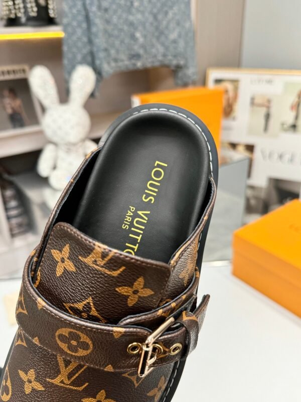 Louis Vuitton Slippers