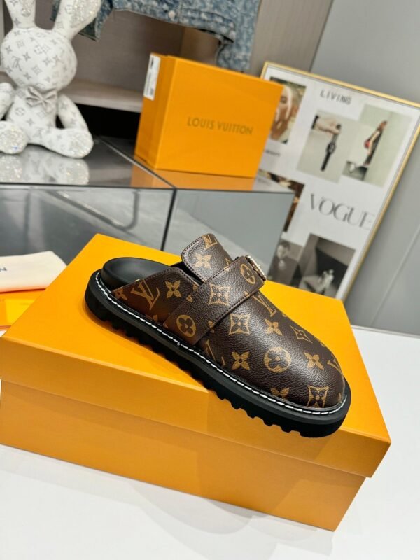 Louis Vuitton Slippers