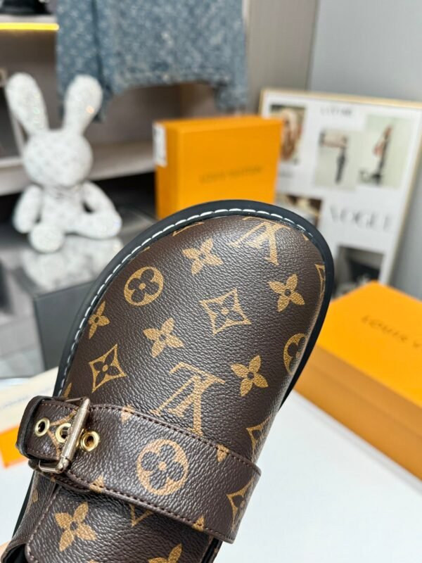 Louis Vuitton Slippers