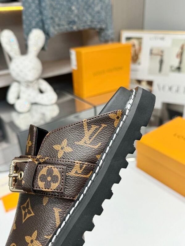 Louis Vuitton Slippers