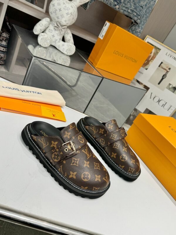 Louis Vuitton Slippers