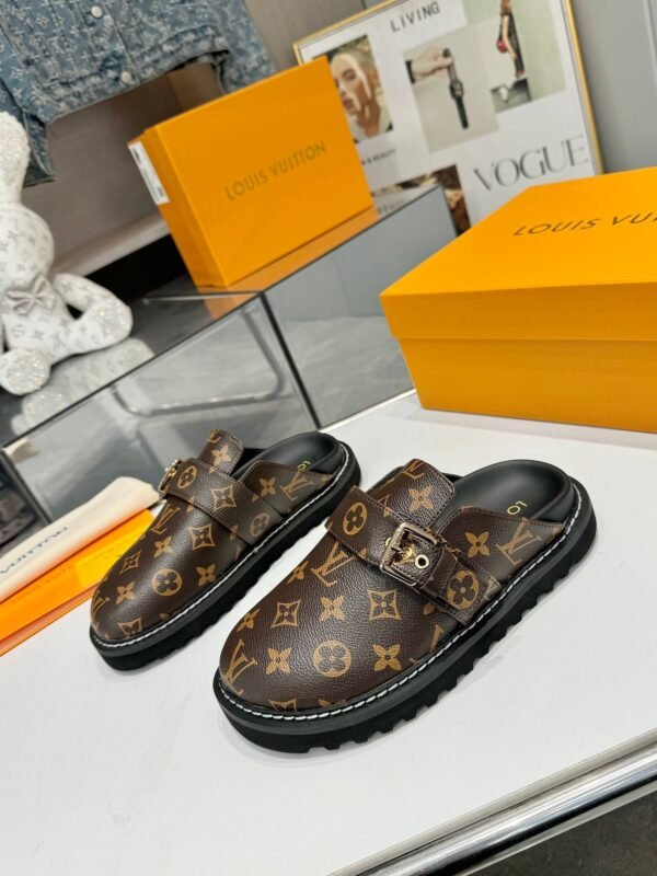 Louis Vuitton Slippers