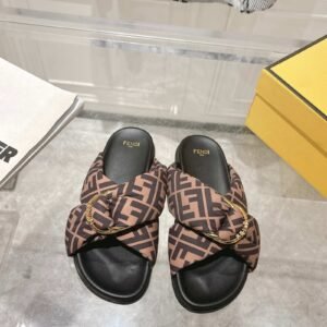 微信图片_20250505125359-scaled-1.jpg FENDI Slippers