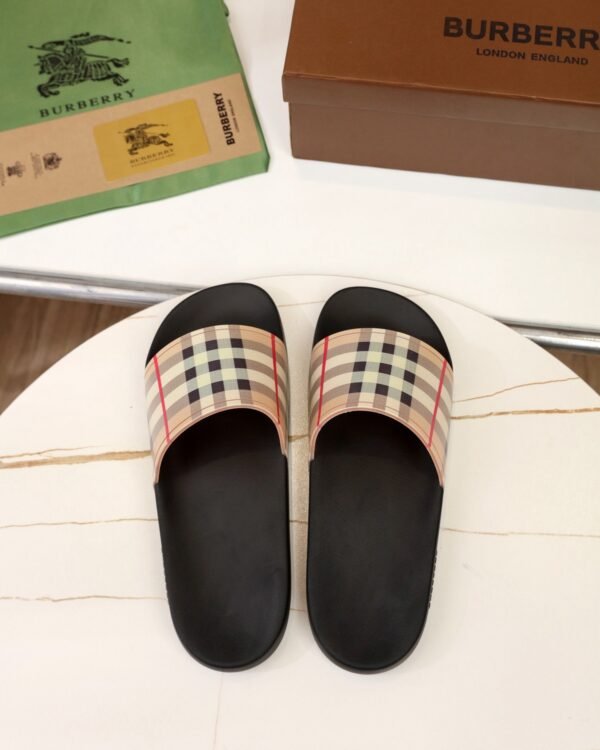 Burberry summer slippers